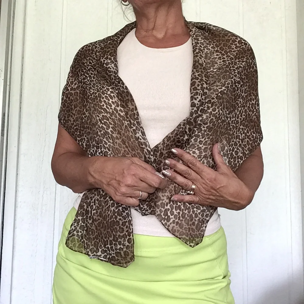 LEOPARD PRINT SCARF